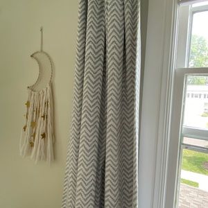 Pottery barn teen chevron light blue pattern black out